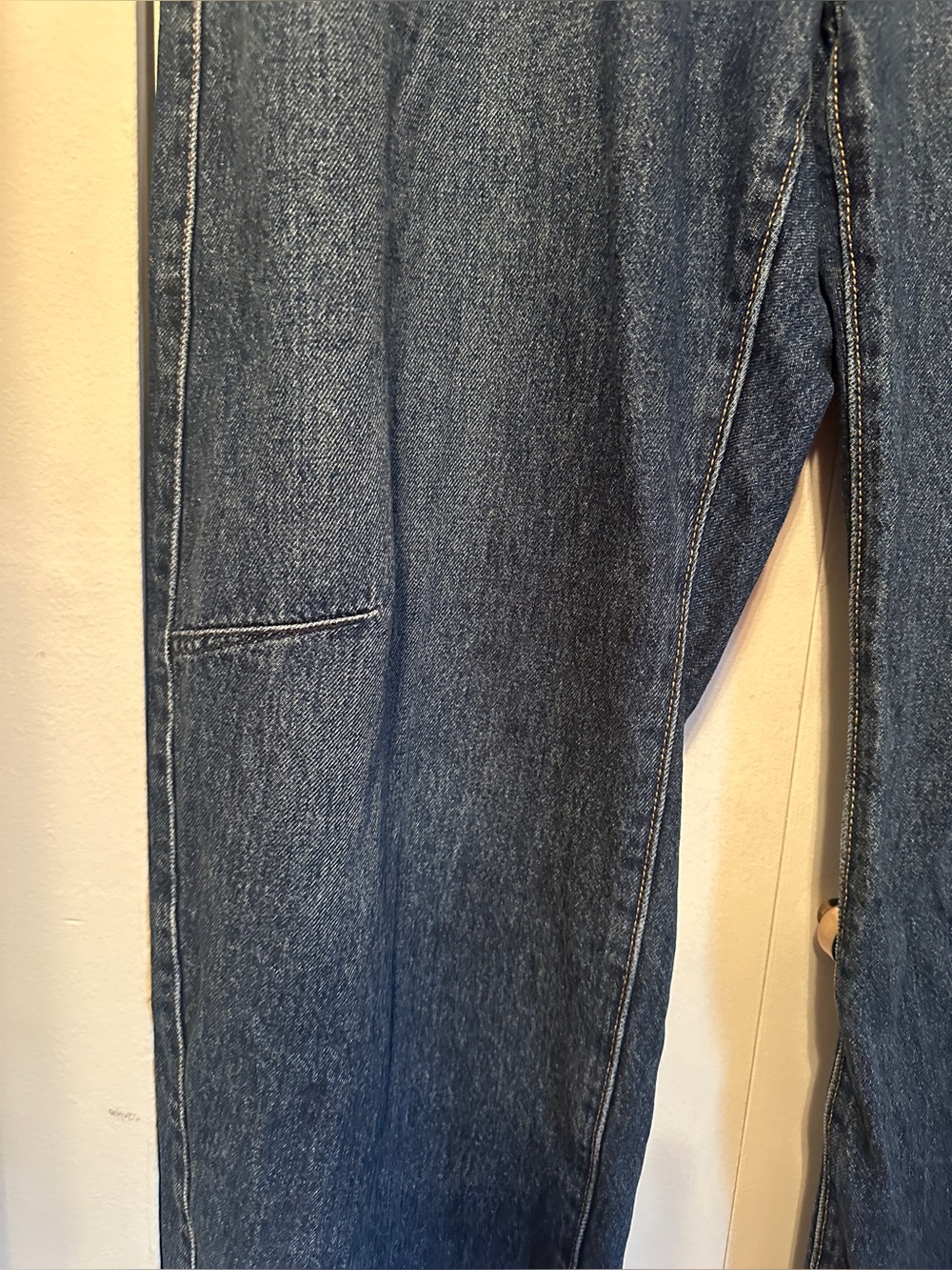 Levi’s Cinch Waist Barrel Women’s Jeans - 33” W x 29” L - Picture 4 of 8